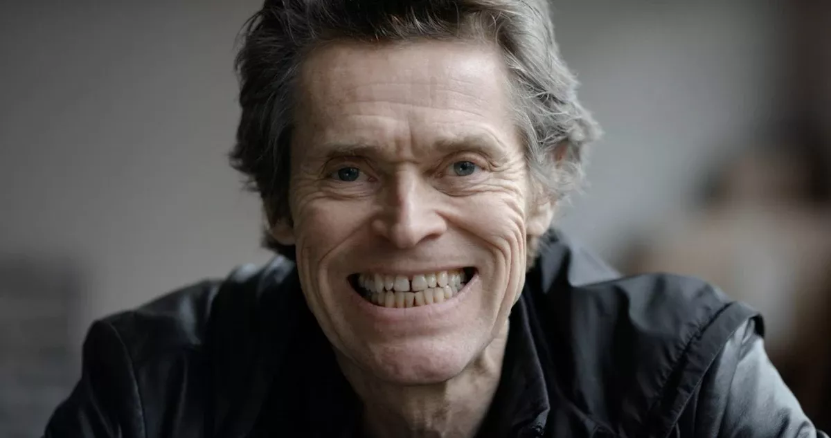 Willem Dafoe como vilão sinistro