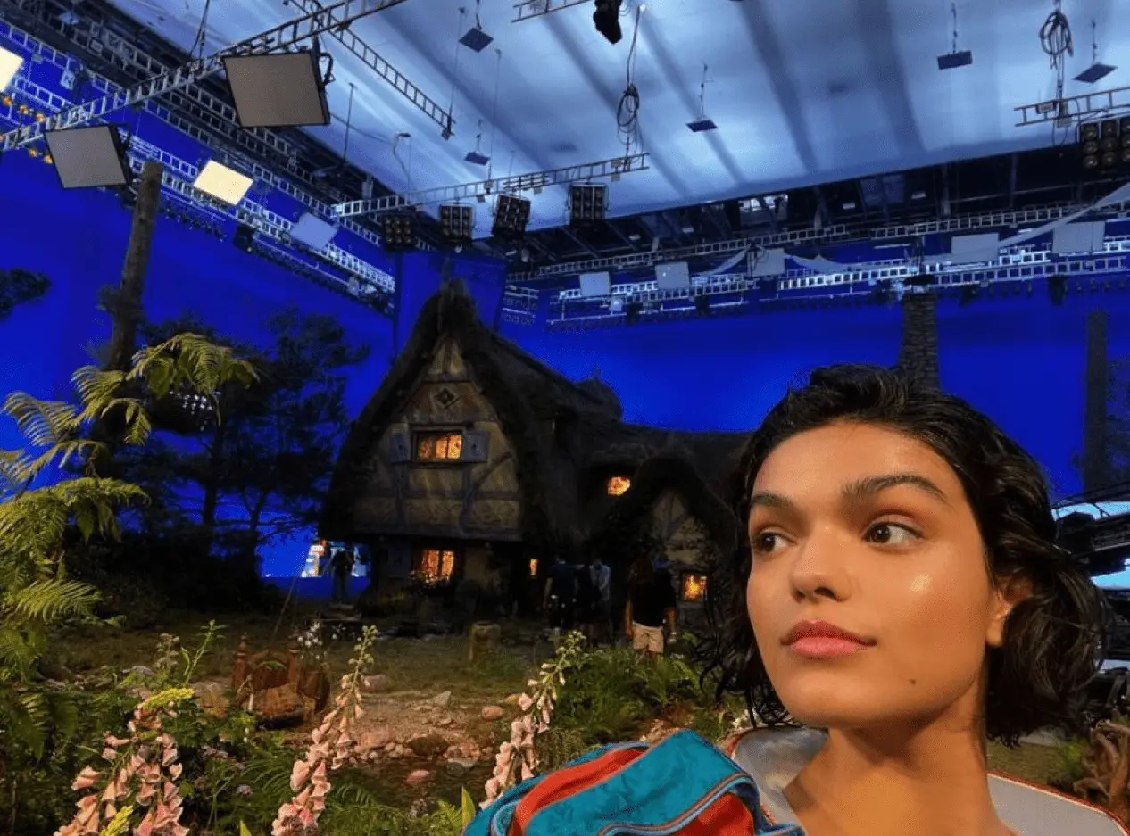 Branca de Neve: Rachel Zegler Aparece em Imagem Inédita de Bastidores