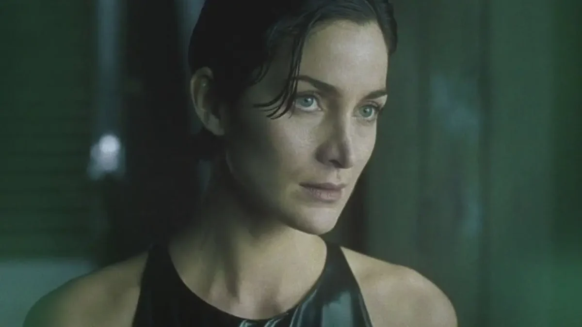 Carrie-Anne Moss Recusa Vários Papéis para Se Concentrar na Maternidade